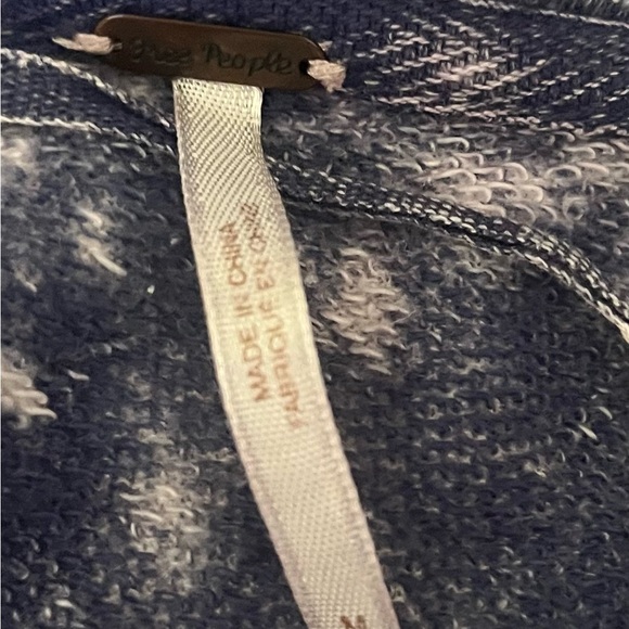 Free People Bell Sleeve Lace Mama Poncho medium - Picture 5 of 5